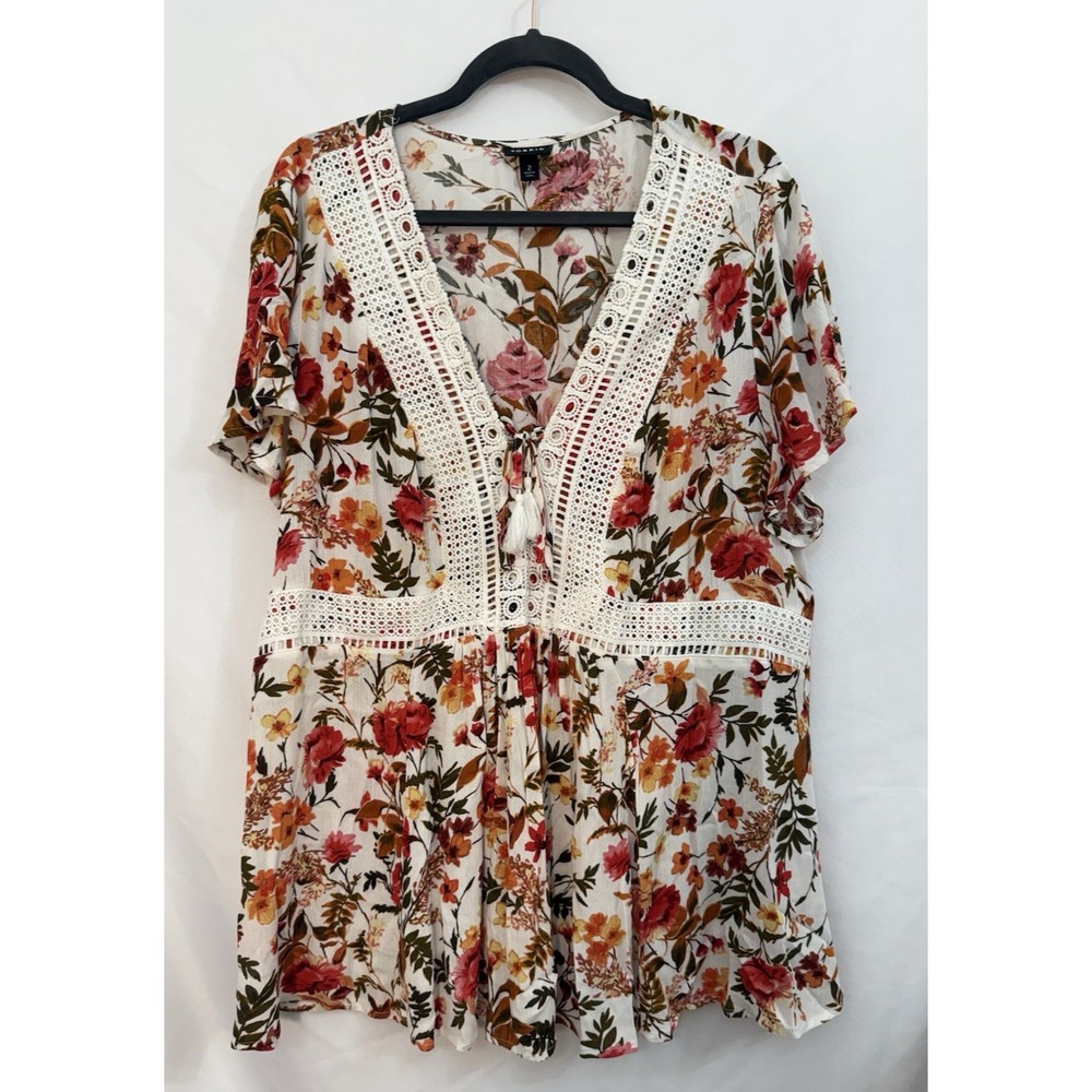 Torrid Babydoll Gauze Floral Crochet Trim Lace-Up Top Womens Size 2X V‎ Neck